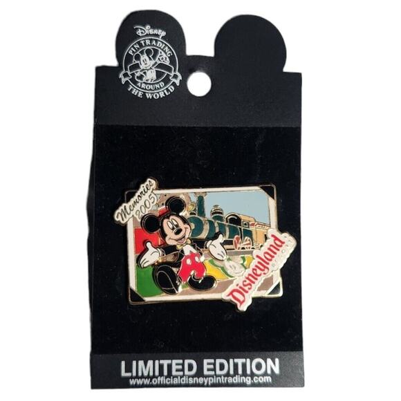 Disneyland Resort 2005 Memories Limited Edition Collectible Pin New - Picture 1 of 2